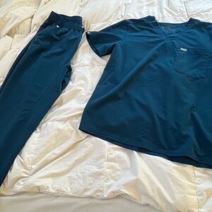 Men’s size large Figs scrubs set